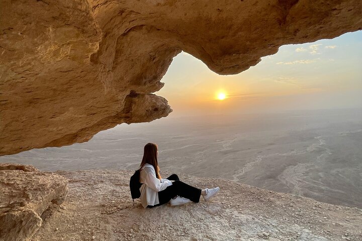 Edge of the World Sunset 4x4 Tour from Riyadh